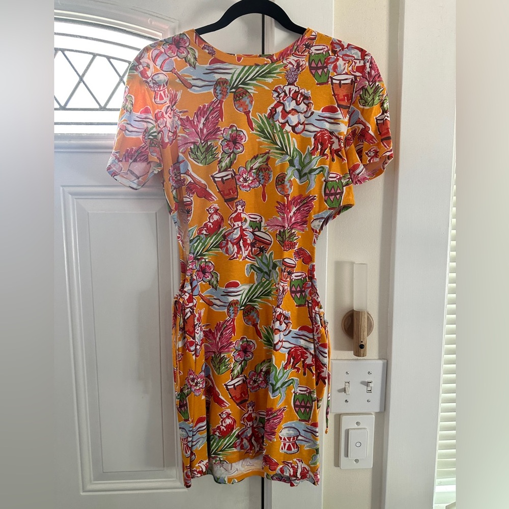Tshirt dress with side cutouts